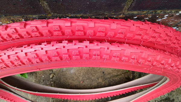 LS087 RED MOUNTAIN BIKE TYRE TIRE 26 X 2.125 CurioUK